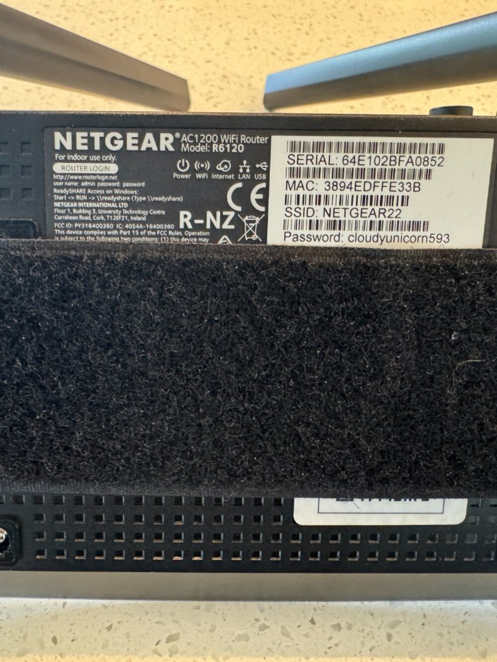 NETGEAR Ac1200 Dual Band WiFi Router Model R6120 - Picture 3 of 5